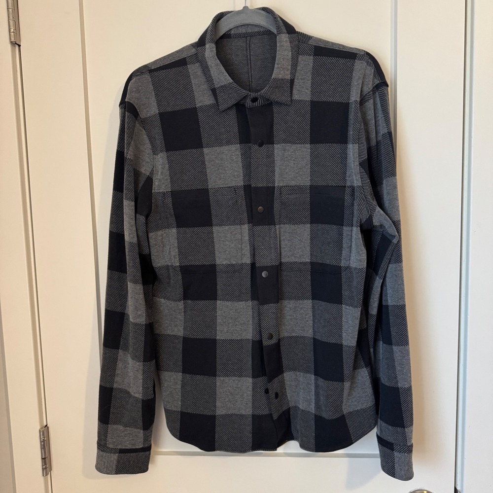 Lululemon Mens Mason Peak Flannel Shirt Black‎ Grey Plaid Snap Front Size M